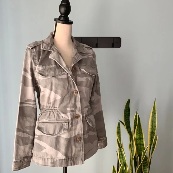 ❗️Sold❗️Abercrombie & Fitch • Camo Field Utility Jacket • Women’s Outerwear - Picture 2 of 12